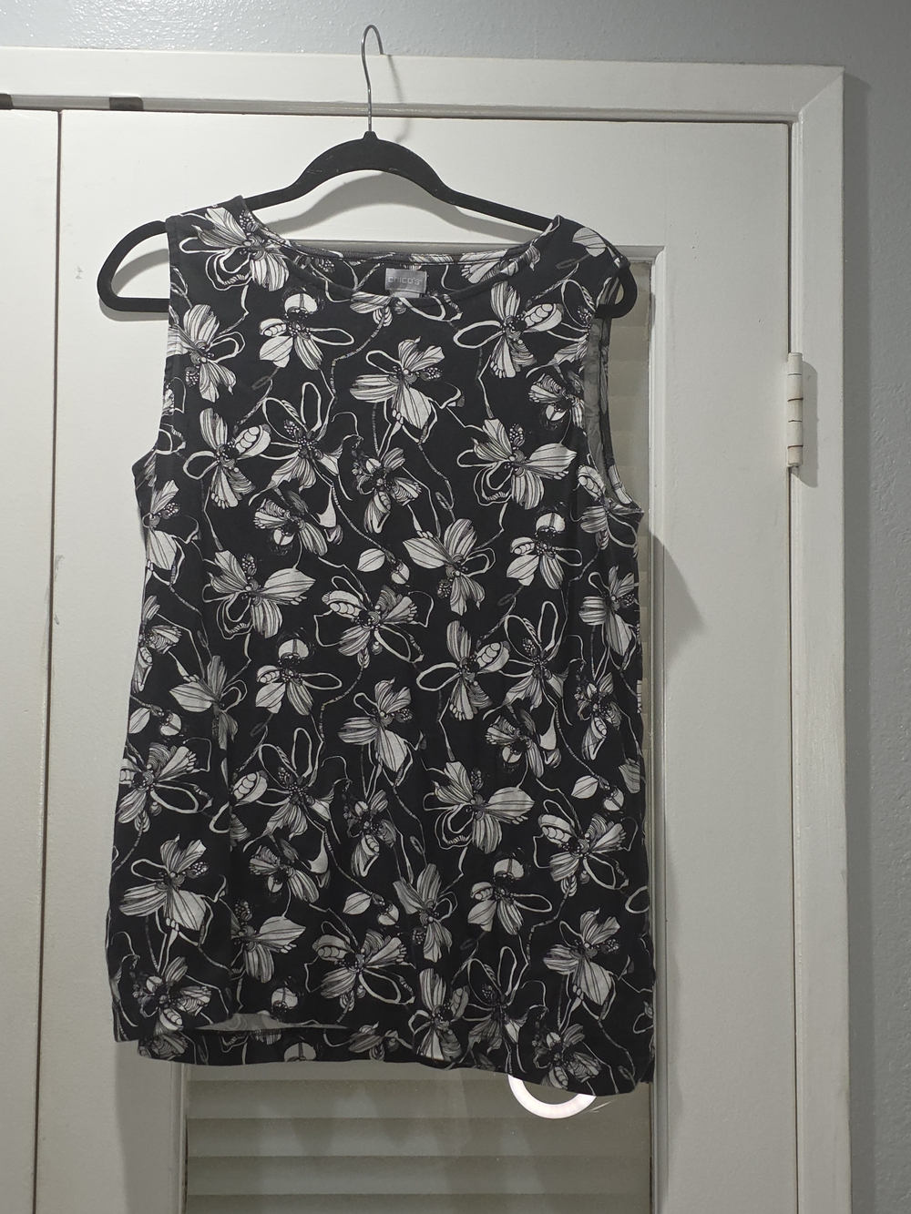 Chico's Black and White Floral Scoop Neck Top